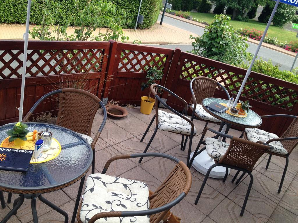 Pension & Cafe Meine Sonne Sole Mio Бад Зуден-Алендорф Екстериор снимка